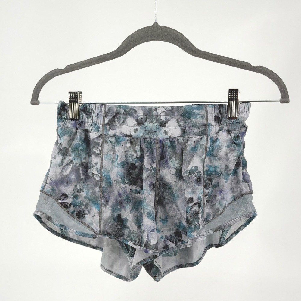 Lululemon‎ Hotty Hot Shorts 2.5 Womens 6 Blue Gray Floral Low Rise